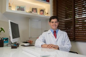 Médico ginecologista especialista em Terapia de Reposição Hormonal